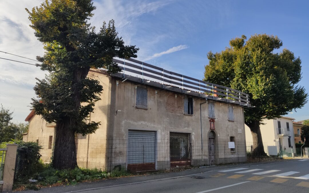 Casa indipendente con giardino e  terreno edificabile a Imola Quartiere Campanella
