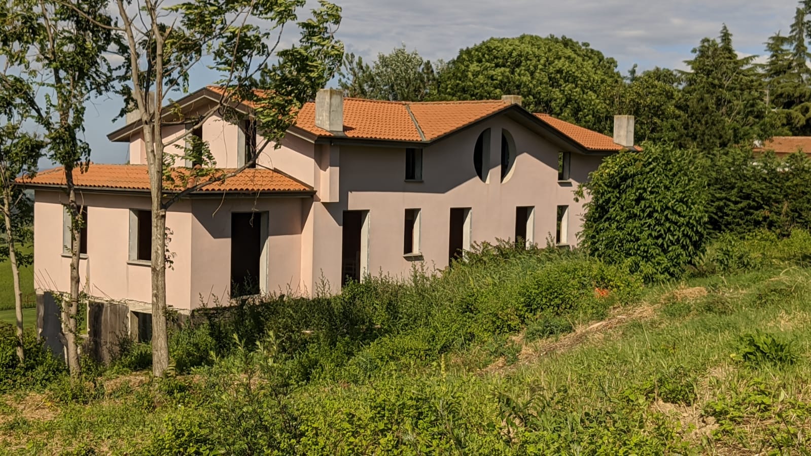 Villa con Giardino e Piscina a Imola in Collina - Studio ...